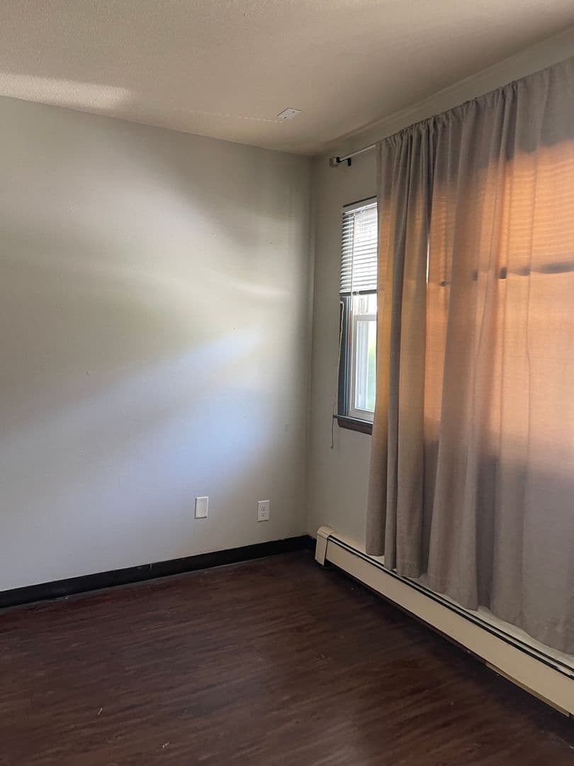 Des Moines Apartment: 1075 33rd St