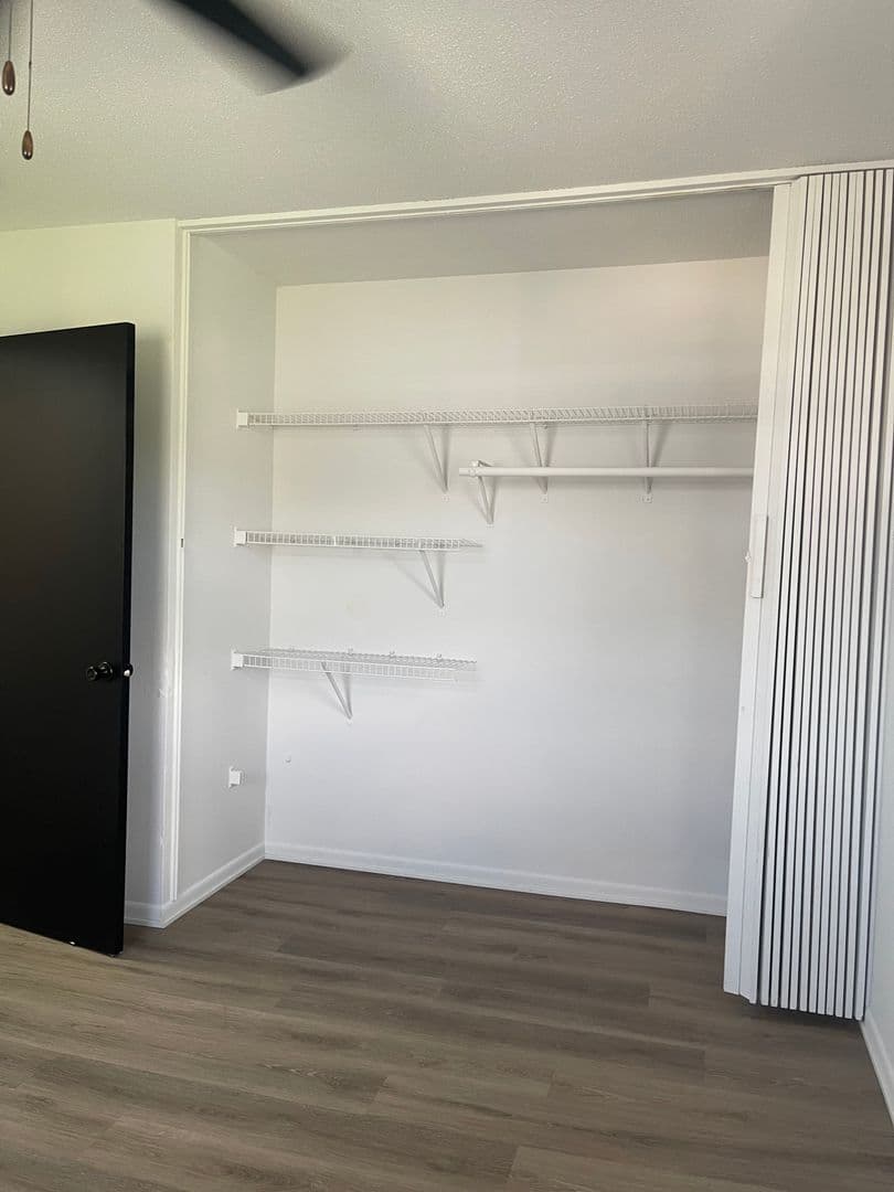 Des Moines Apartment: 6315 Hickman Rd, 6319 Hickman Rd