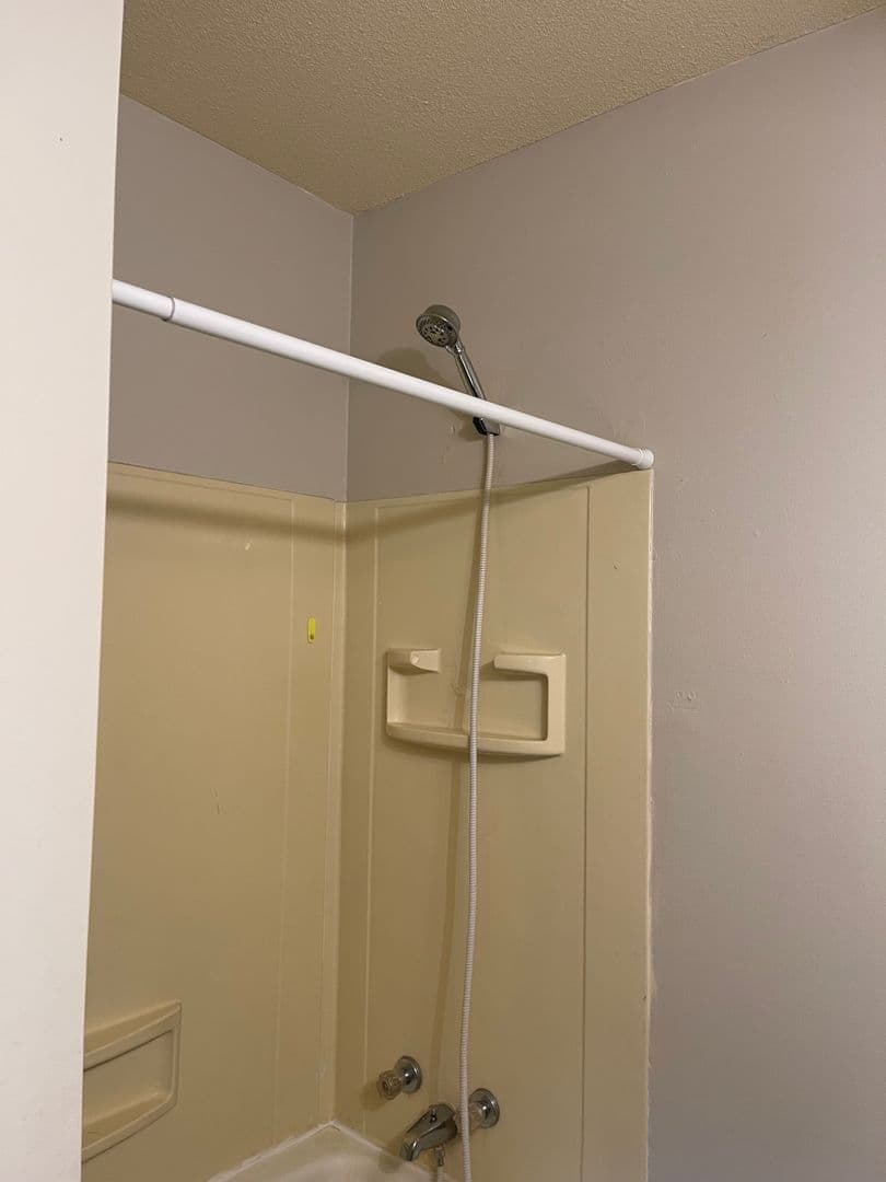 Des Moines Apartment: 1075 33rd St