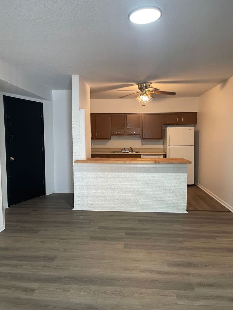 Des Moines Apartment: 6315 Hickman Rd, 6319 Hickman Rd