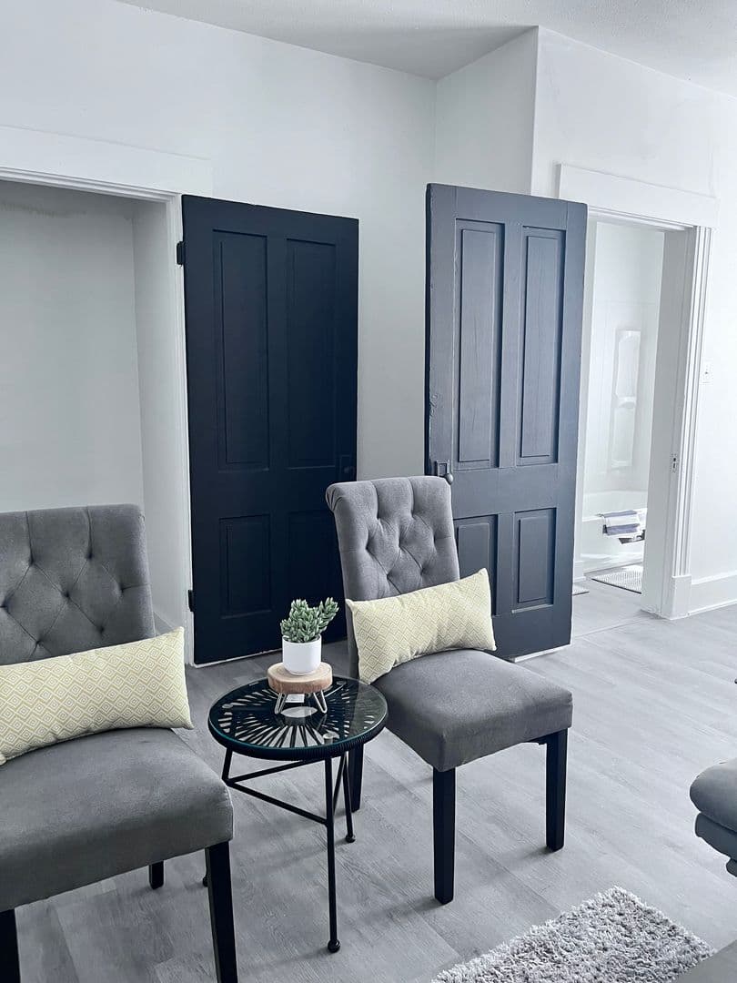 Des Moines Apartment: 1082 21st St