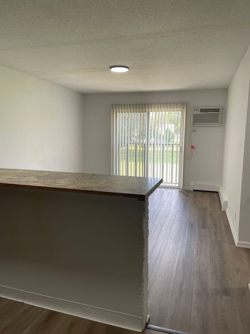 Des Moines Apartment: 6315 Hickman Rd, 6319 Hickman Rd