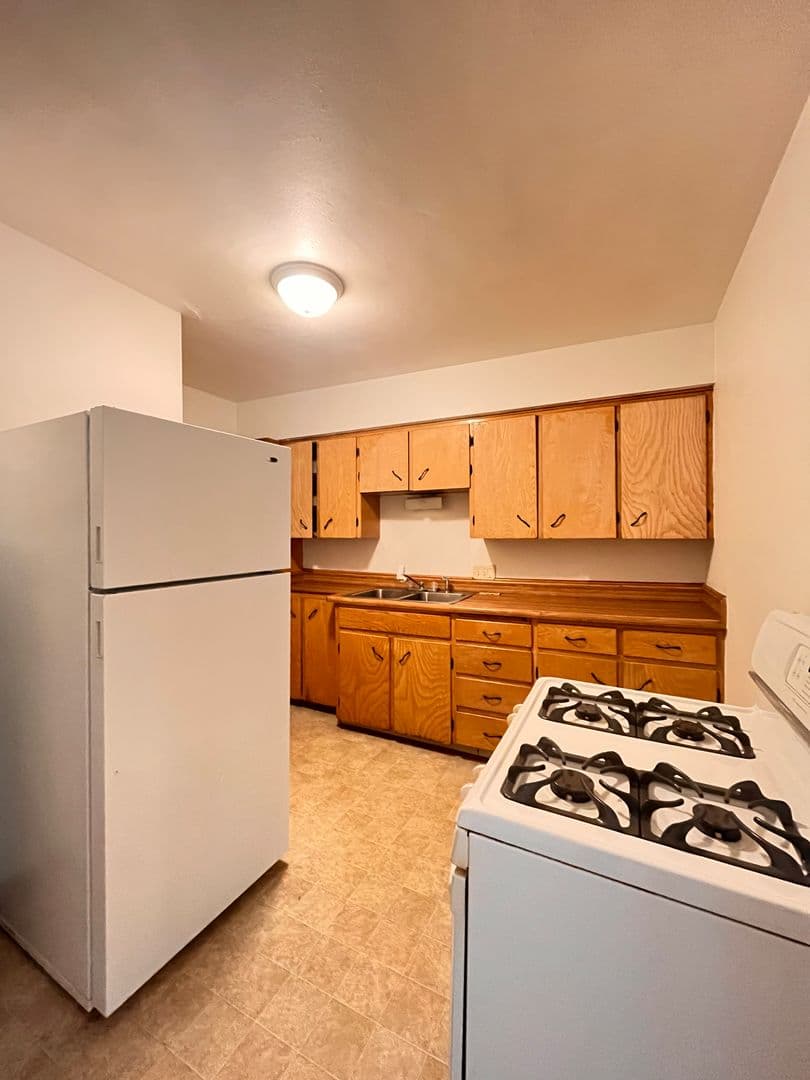 Des Moines Apartment: 3438 (11-plex), 3434 (4-plex), 3414 (parking lot) University Ave, 3436 University, 1145 35th Street