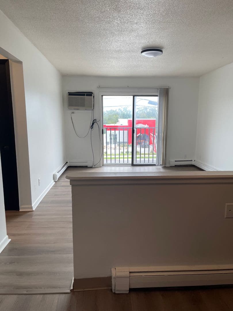 Des Moines Apartment: 6315 Hickman Rd, 6319 Hickman Rd
