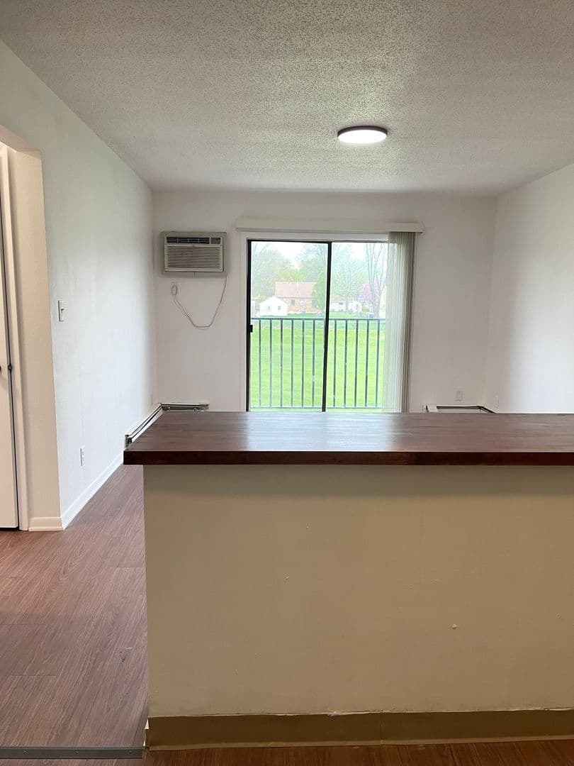 Des Moines Apartment: 6315 Hickman Rd, 6319 Hickman Rd