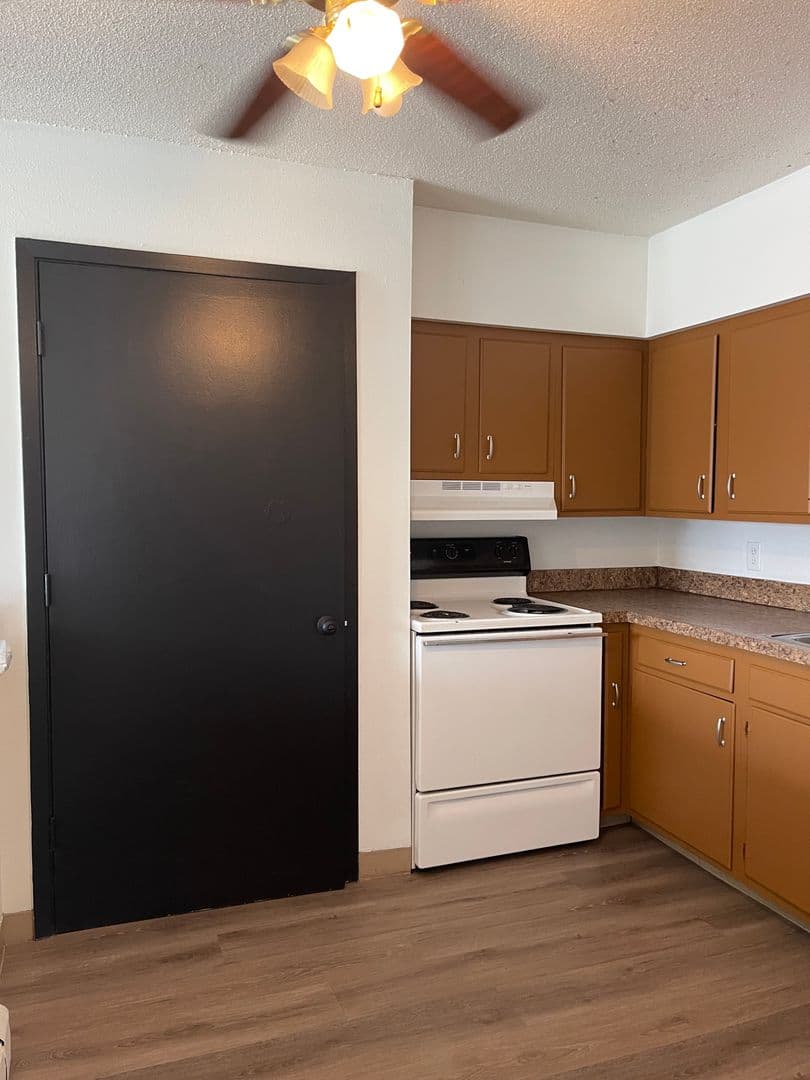 Des Moines Apartment: 6315 Hickman Rd, 6319 Hickman Rd