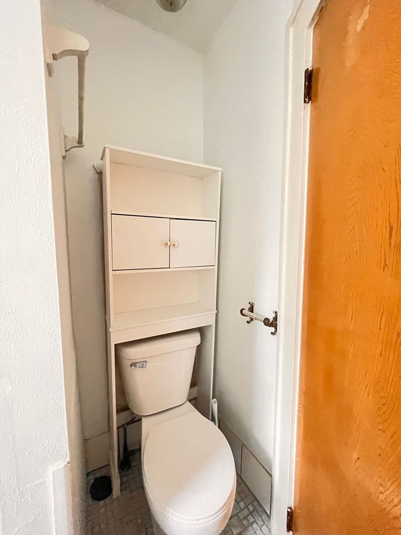 Des Moines Apartment: 3438 (11-plex), 3434 (4-plex), 3414 (parking lot) University Ave, 3436 University, 1145 35th Street