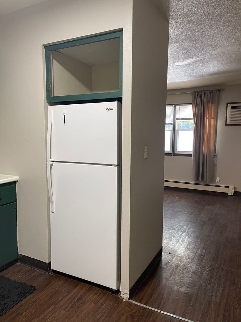 Des Moines Apartment: 1075 33rd St