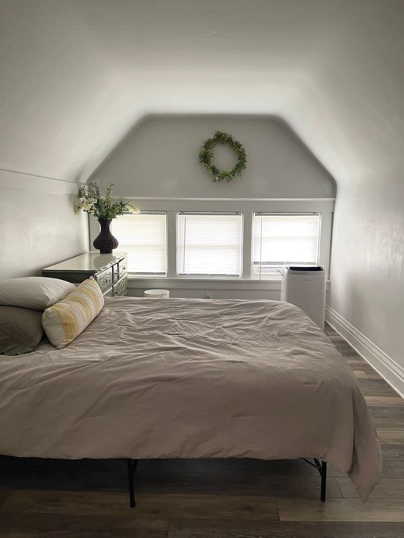 Des Moines Apartment: 2816 Cottage Grove Ave