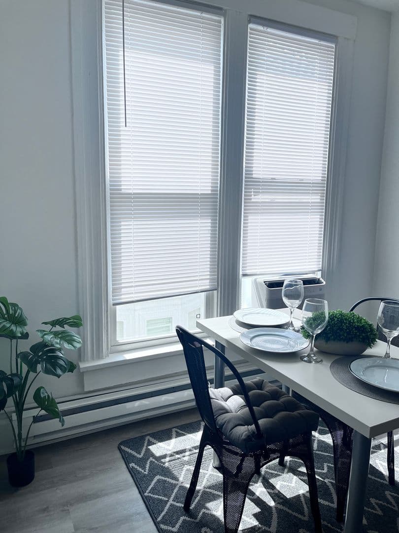 Des Moines Apartment: 1082 21st St