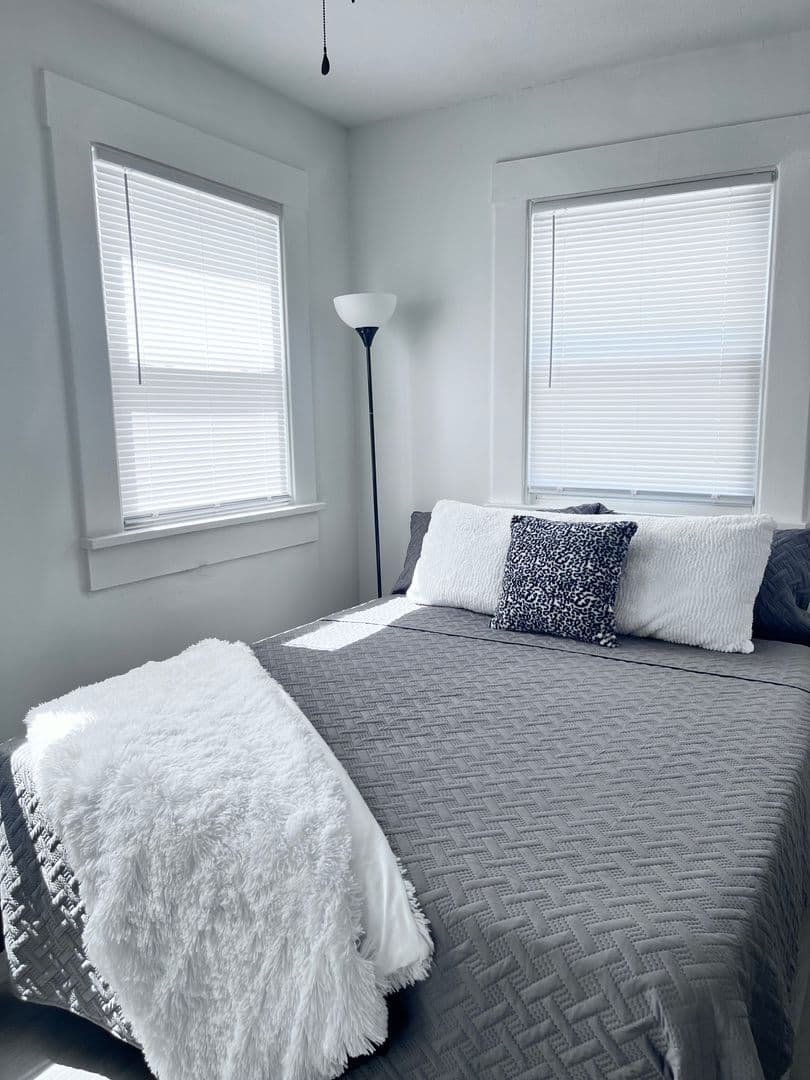 Des Moines Apartment: 1082 21st St