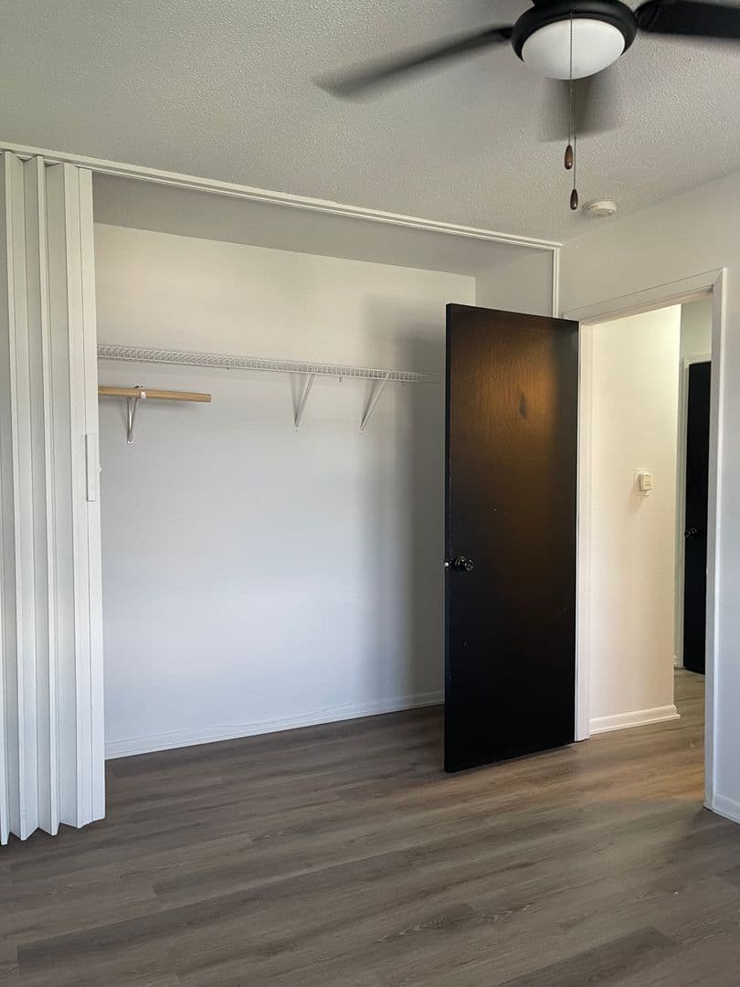 Des Moines Apartment: 6315 Hickman Rd, 6319 Hickman Rd