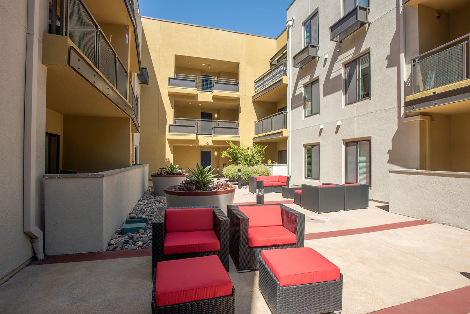 El Cerrito Apartment: 512 El Cerrito Plaza