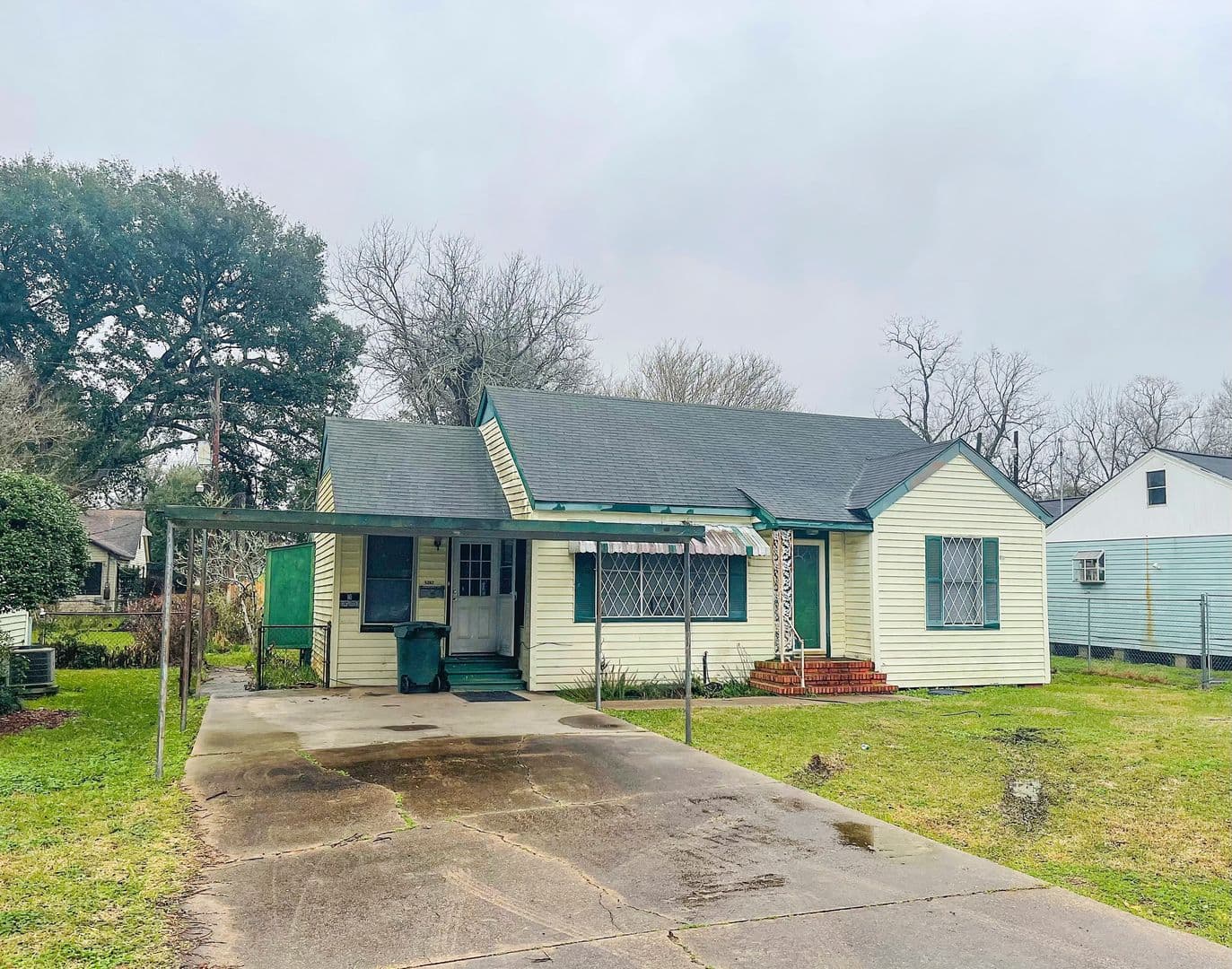 Beaumont House: 5267 Sunset Ave