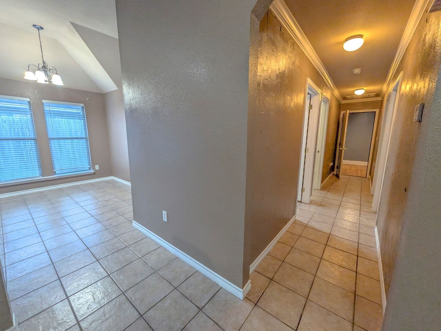Lumberton House: 5715 Springfield Circle South