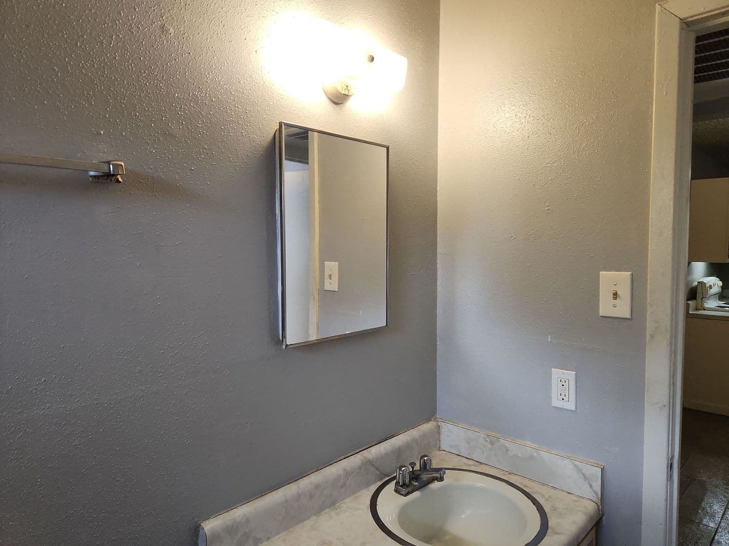 Beaumont Apartment: 690 Adams St