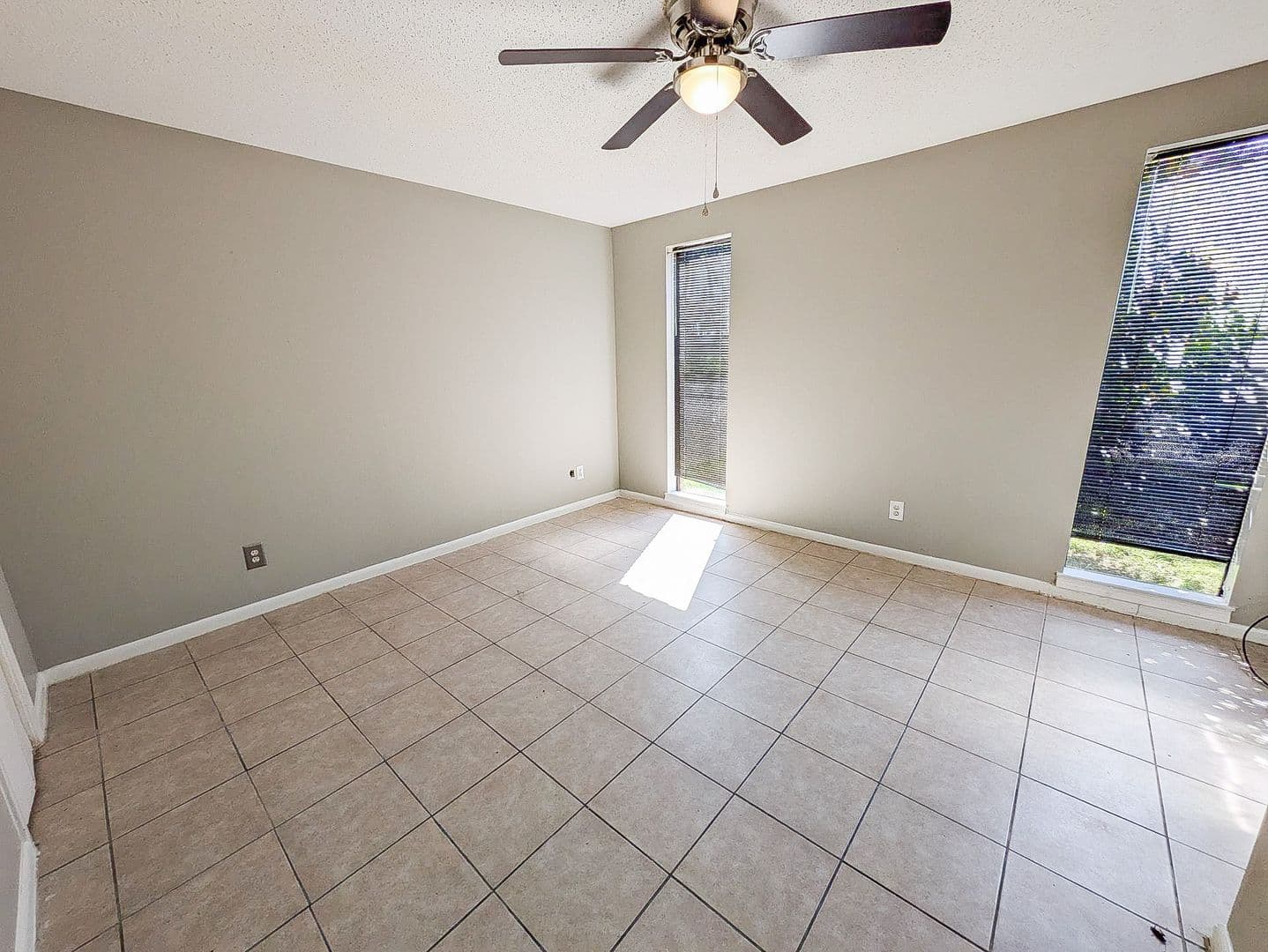 Groves Apartment: 6161 To 6177 Coolidge