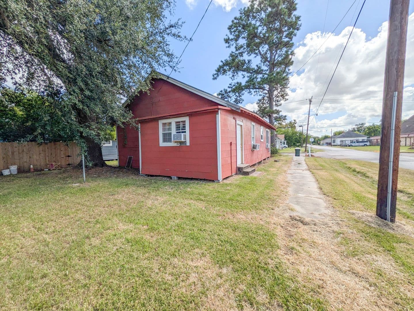 Beaumont House: 1105 Ewing St