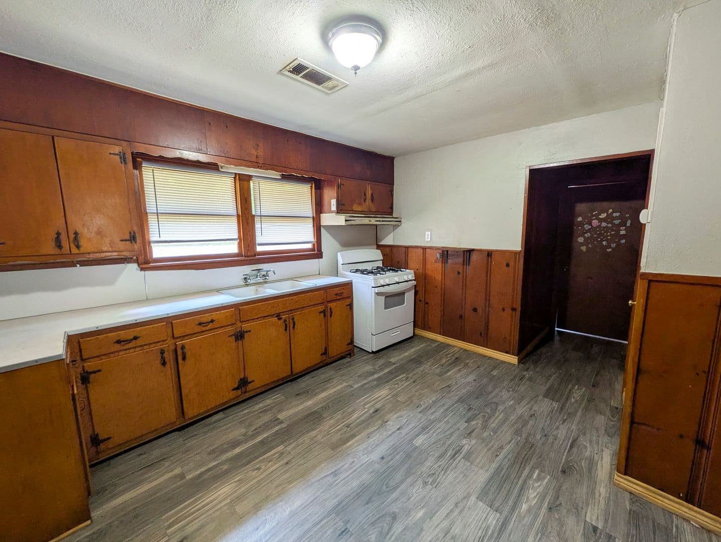 Groves House: 2631 Second Avenue