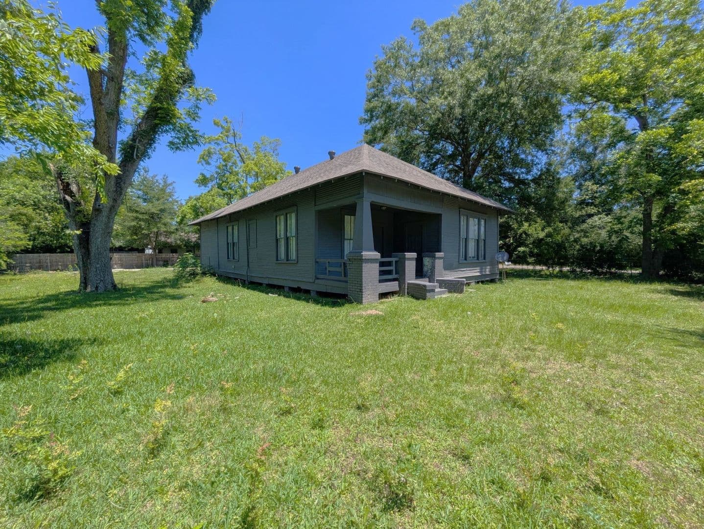 Beaumont House: 1420 Live Oak st