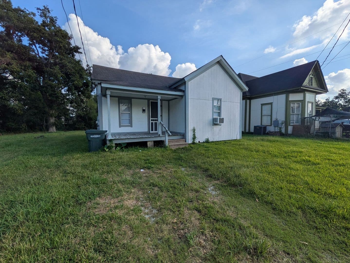 Beaumont House: 1130 Elgie St