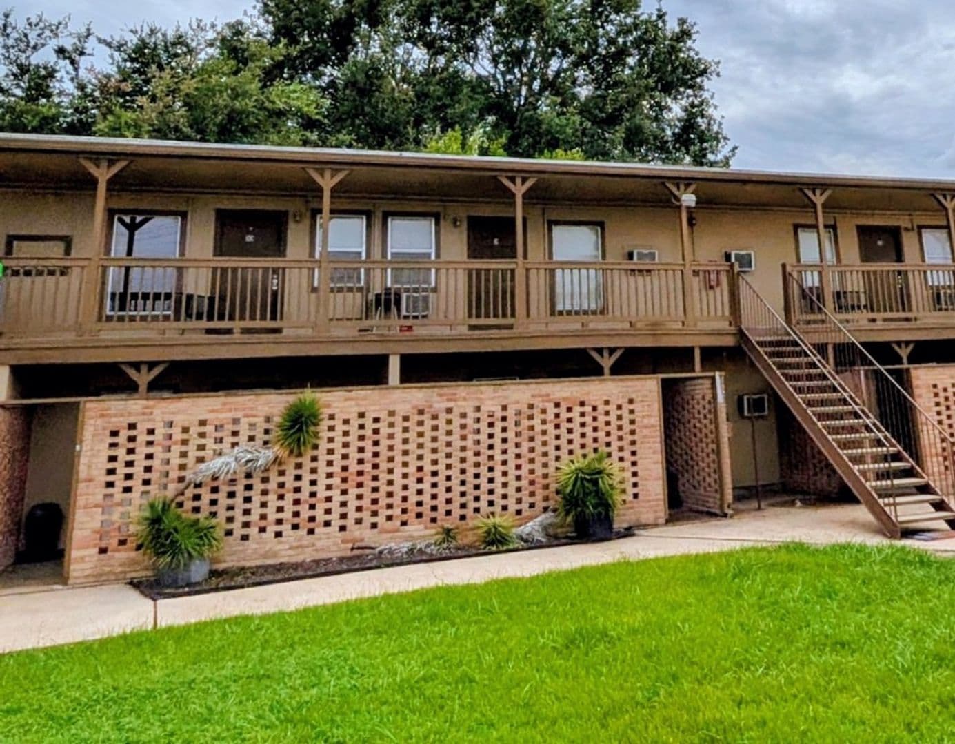 Port Arthur Apartment: 1349 Jefferson Dr