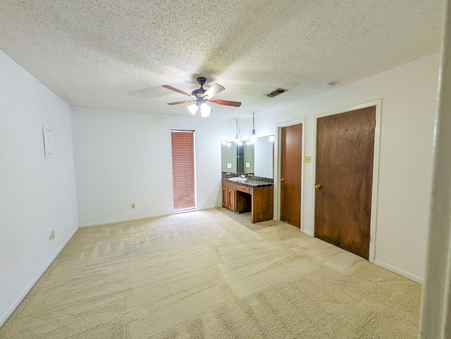 Groves Apartment: 6161 To 6177 Coolidge