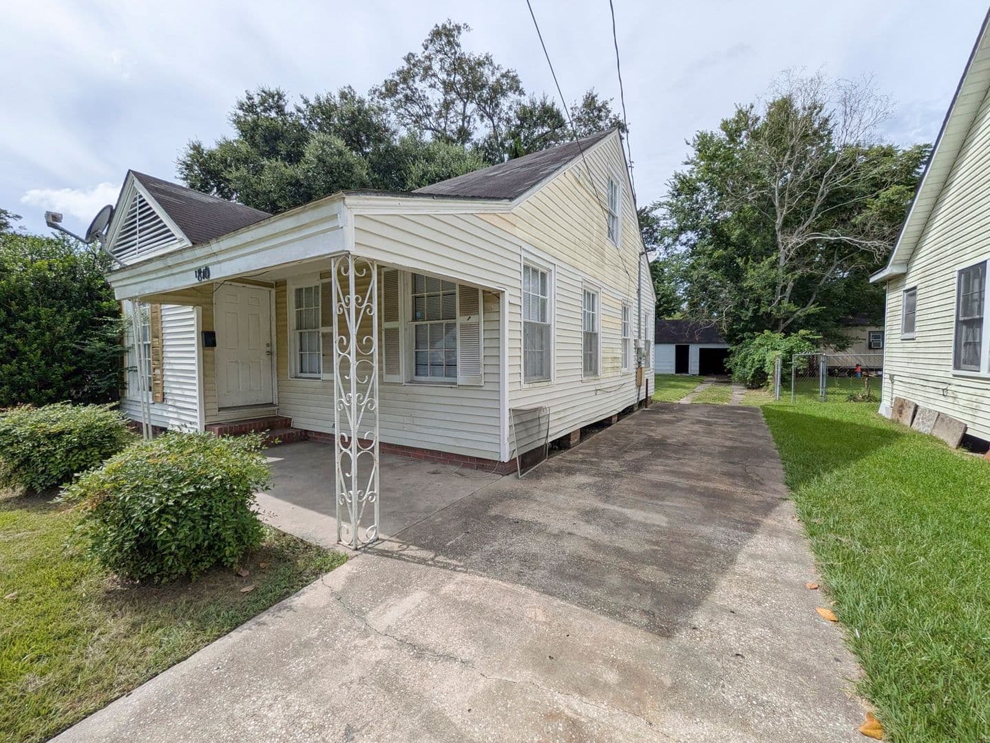 Beaumont House: 1810 Roberts St