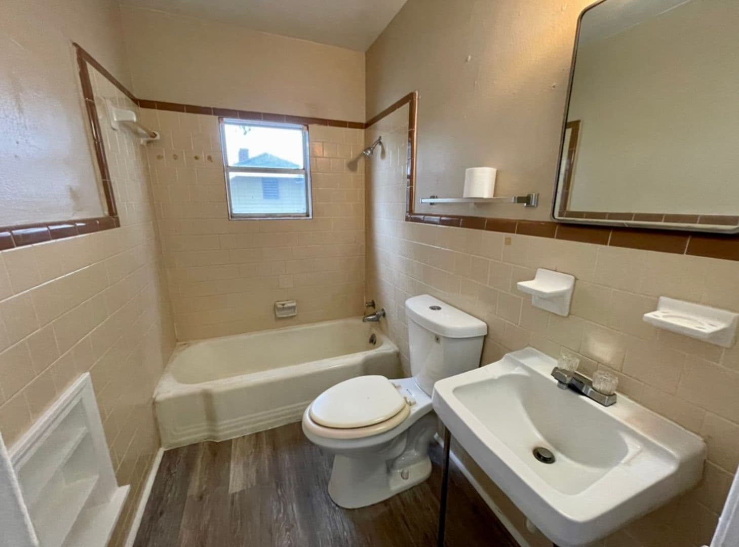Beaumont Apartment: 525-527 Campus St