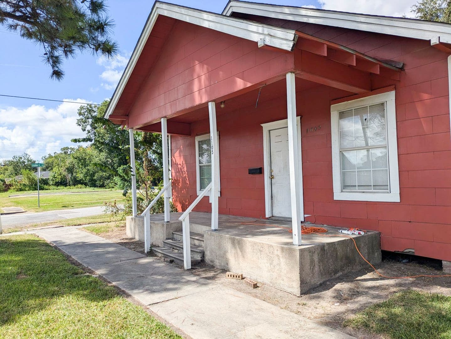 Beaumont House: 1105 Ewing St