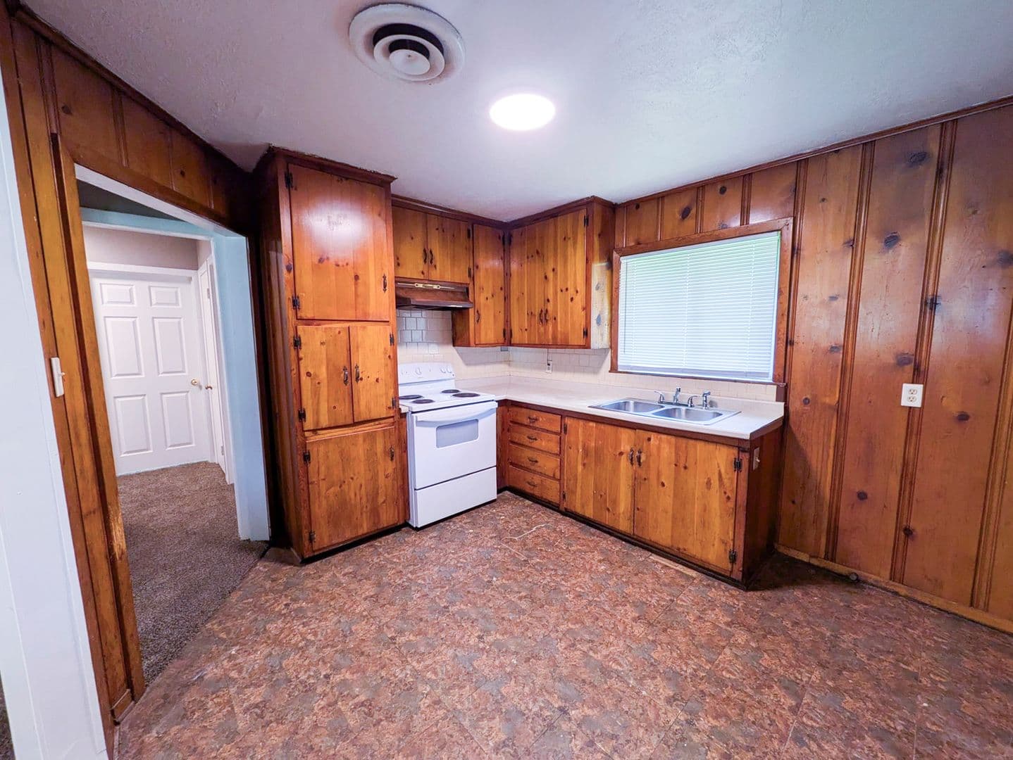 Groves House: 3265 East St.
