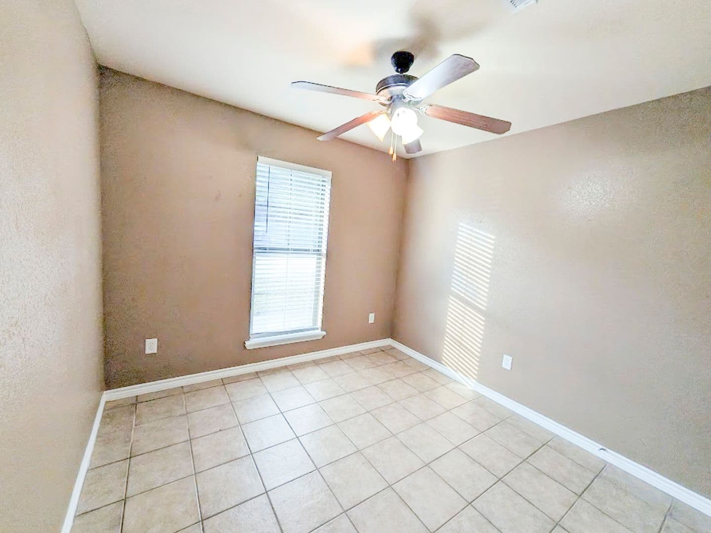 Lumberton House: 5715 Springfield Circle South