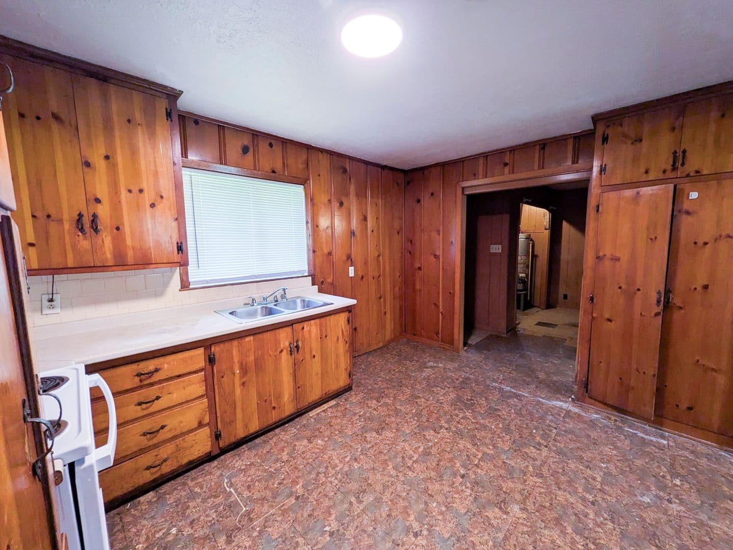 Groves House: 3265 East St.