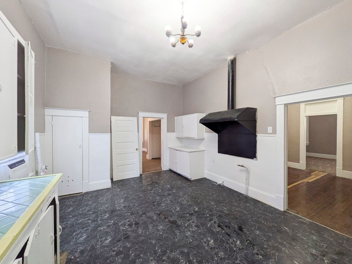 Beaumont House: 1045 Long Avenue
