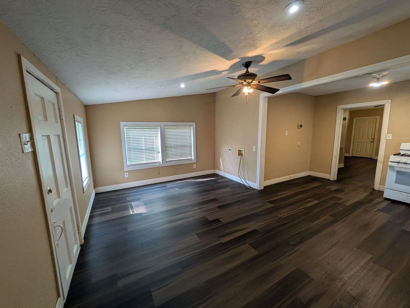Beaumont House: 2695 Goliad St