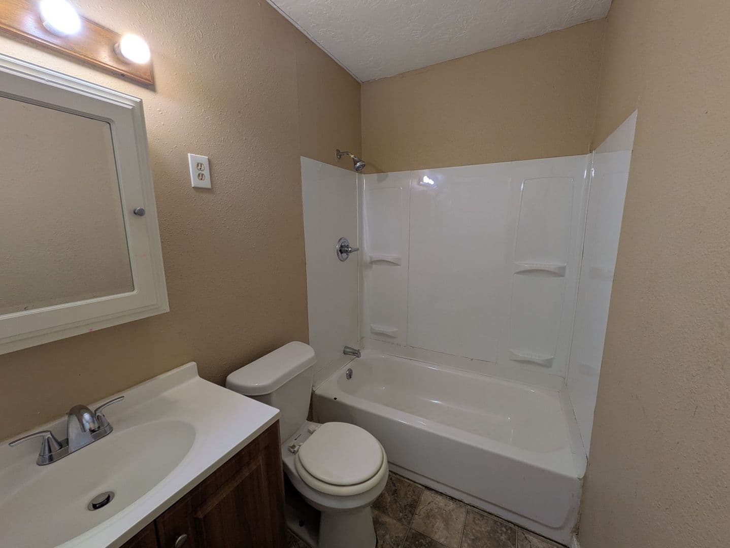 Beaumont House: 2695 Goliad St