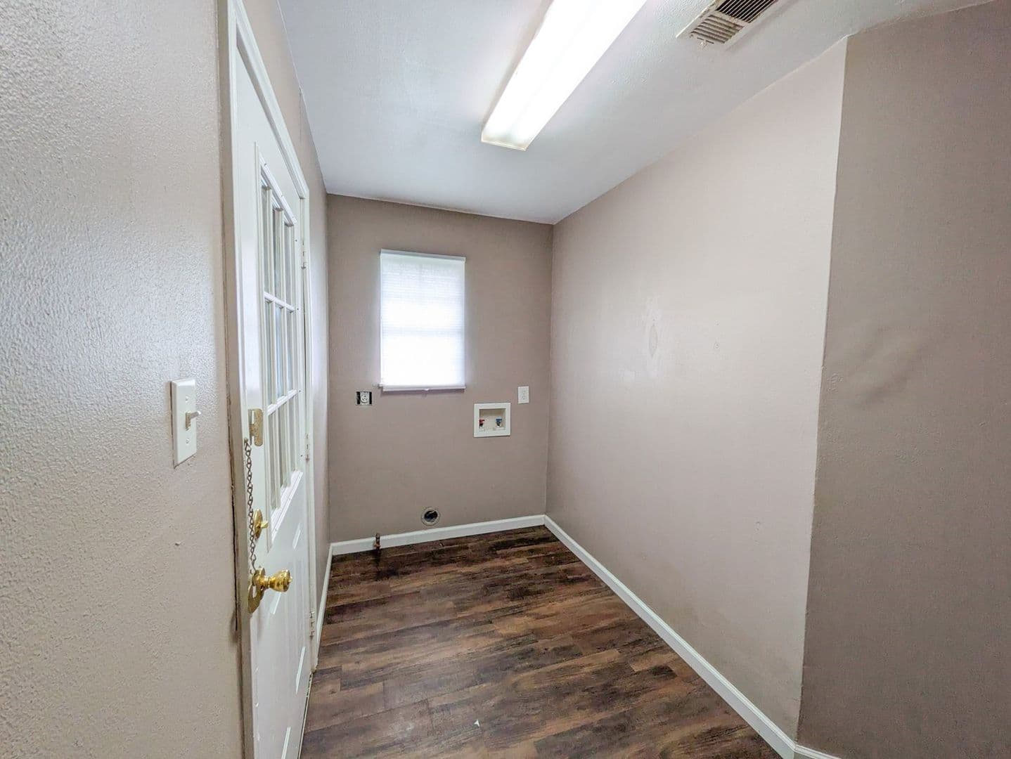 Nederland House: 1624 Franklin Ave