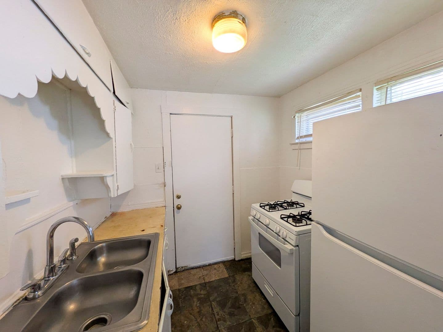 Beaumont House: 4770 Kenneth St