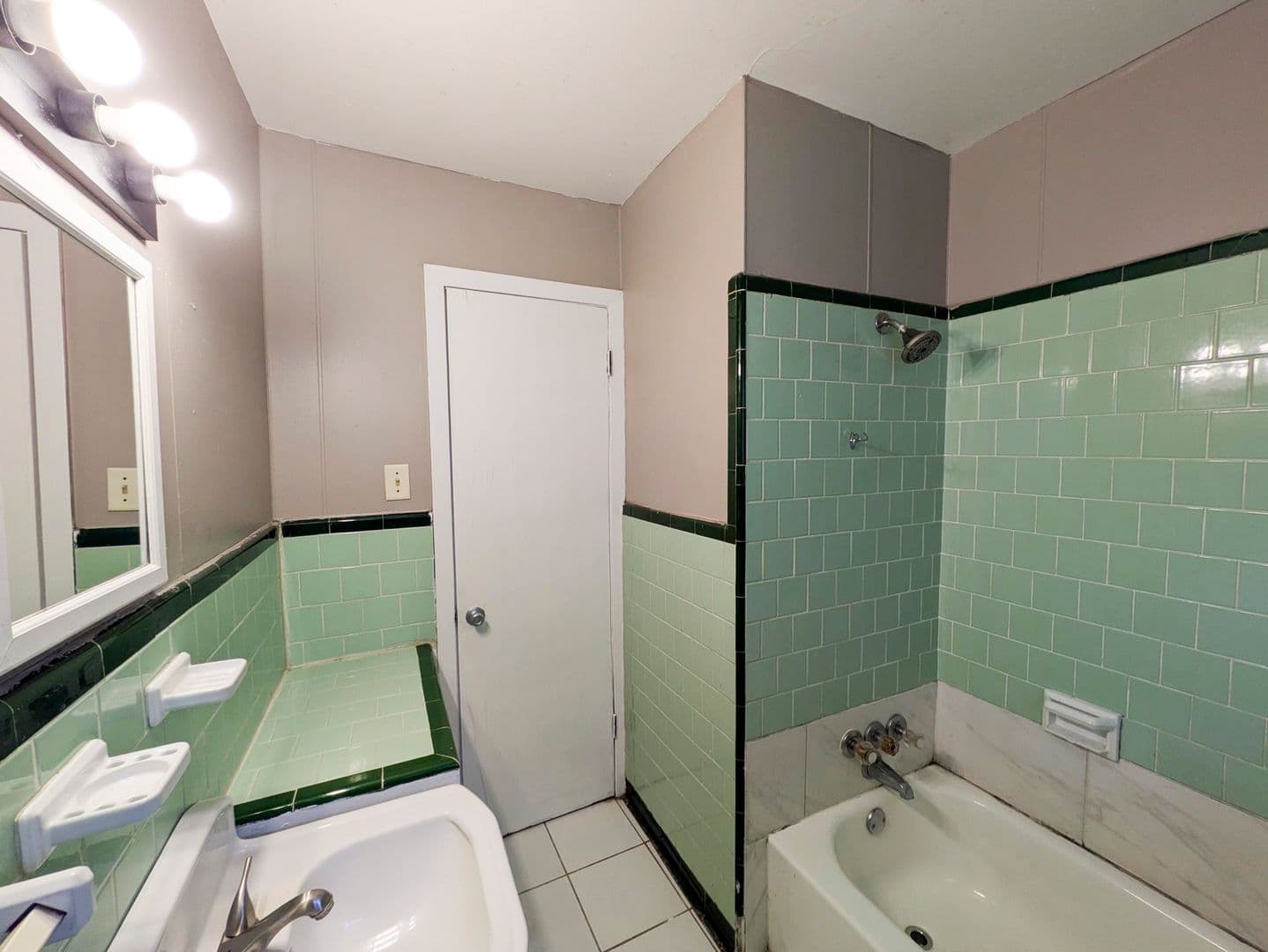 Groves House: 3265 East St.