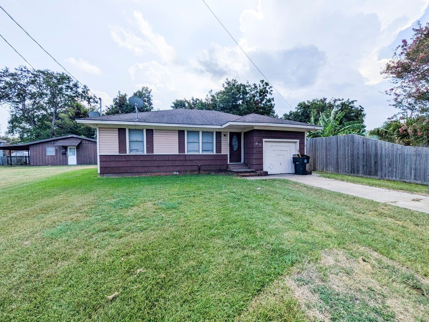 Groves House: 2631 Second Avenue