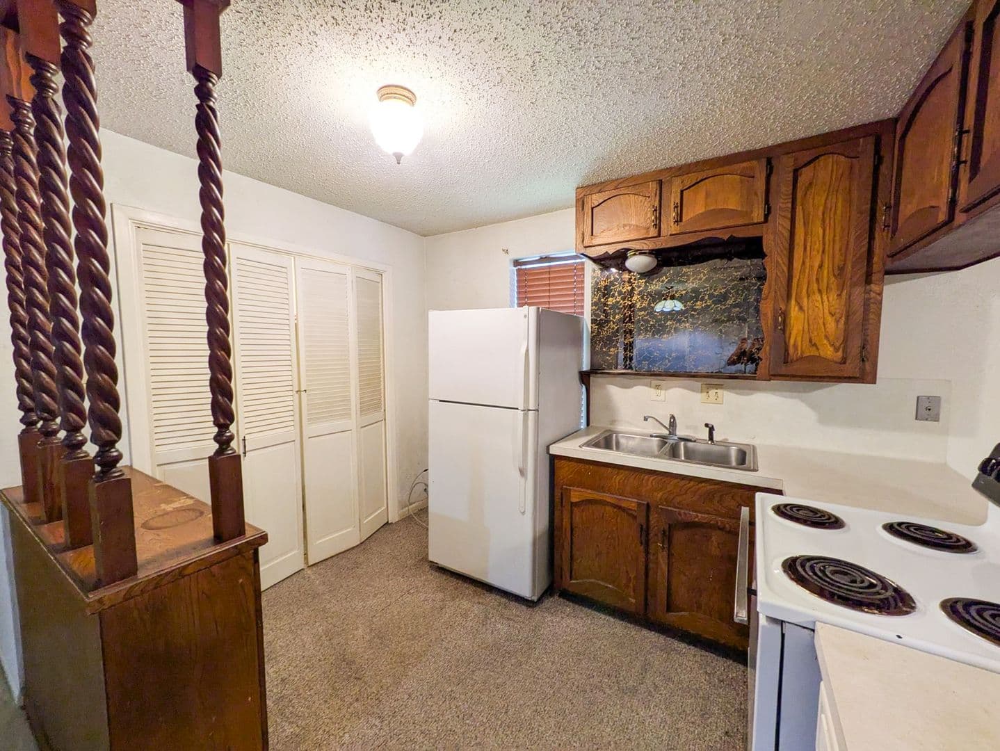 Groves Apartment: 6161 To 6177 Coolidge
