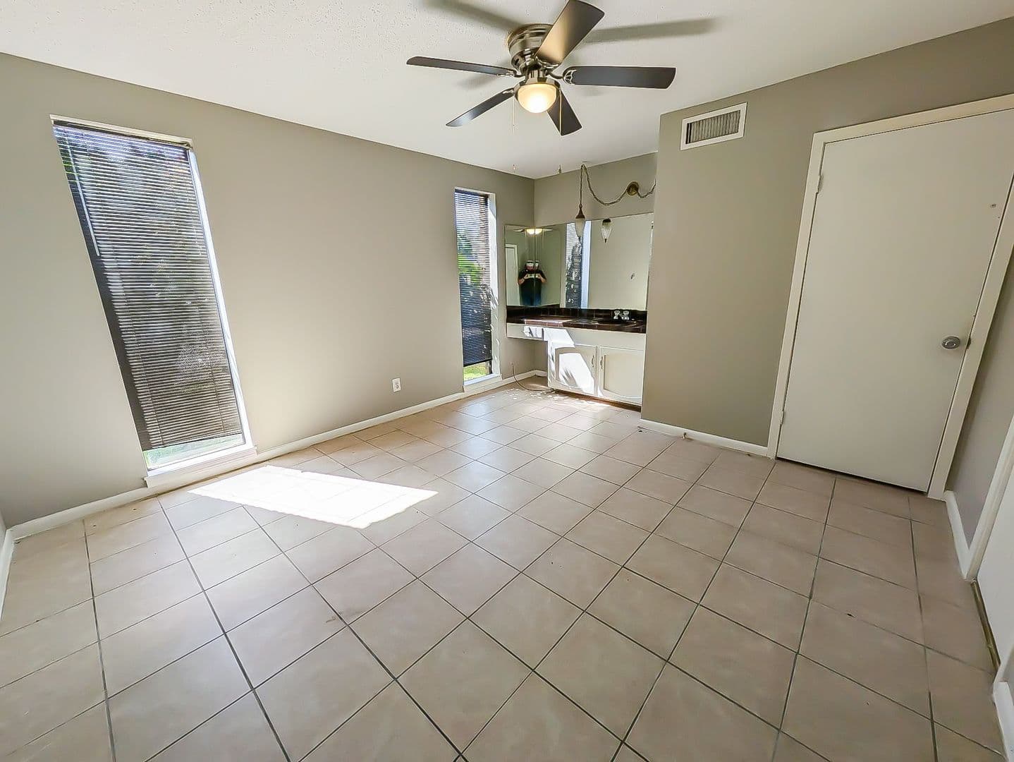 Groves Apartment: 6161 To 6177 Coolidge