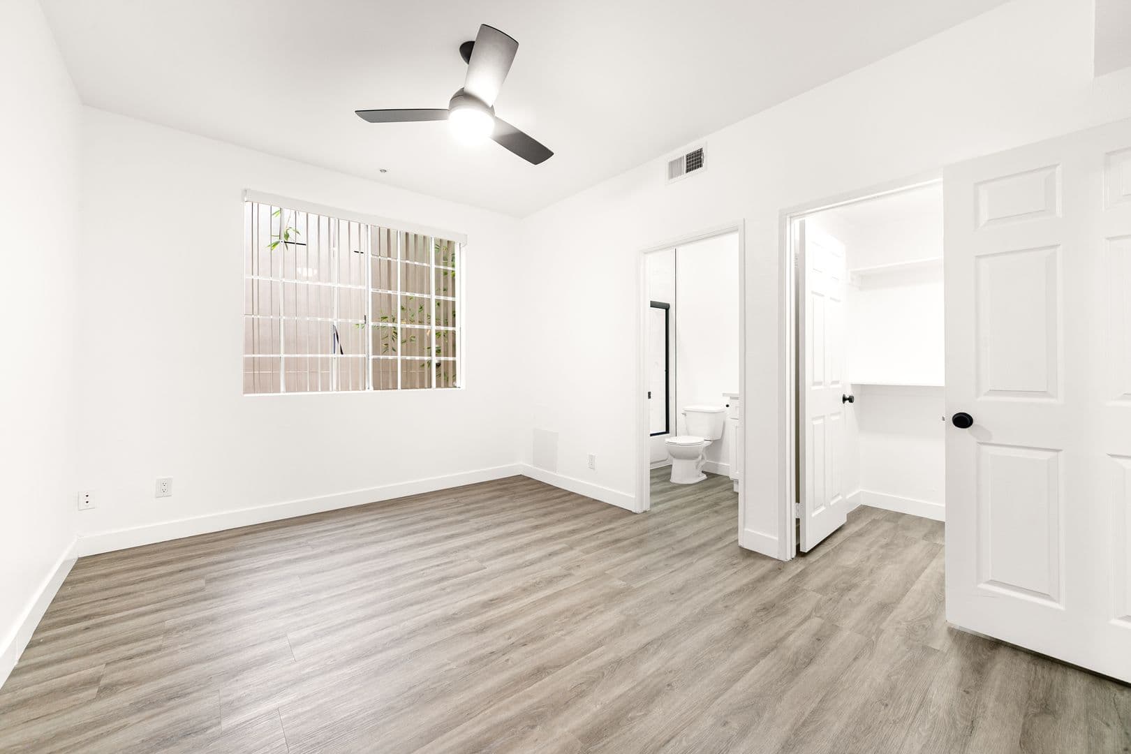 Los Angeles Apartment: 621 N. Bronson Ave