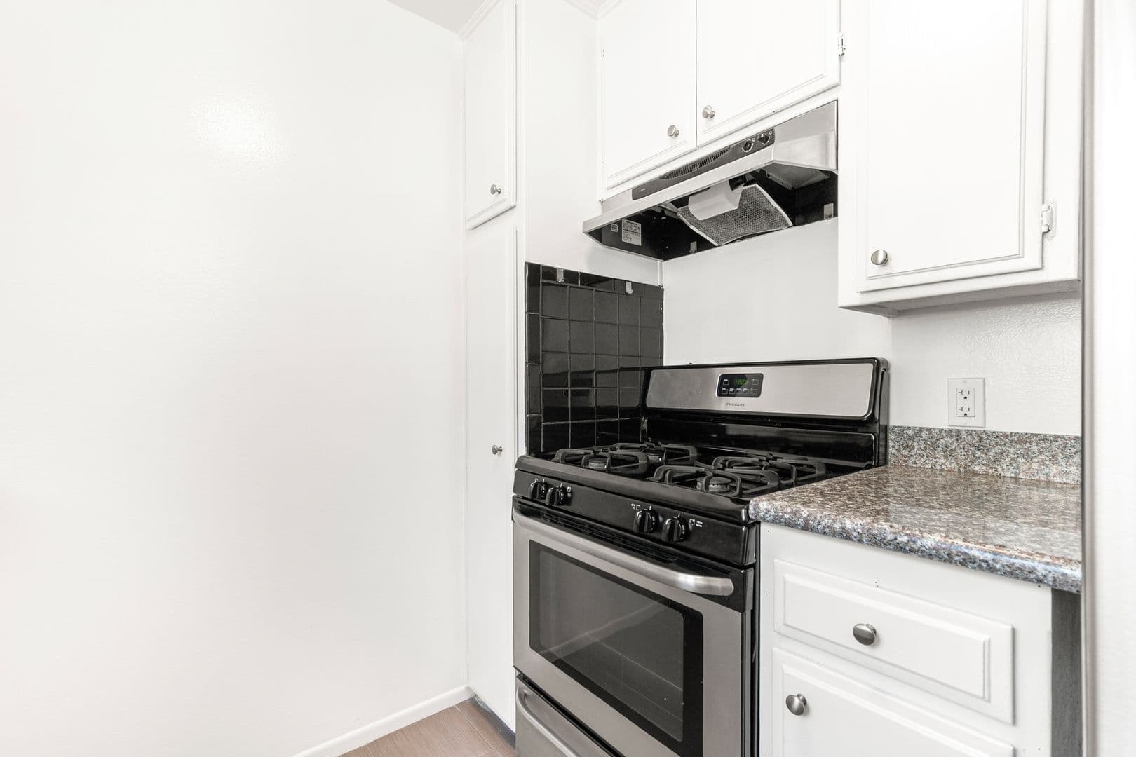 Los Angeles Apartment: 3744 Delmas Terrace