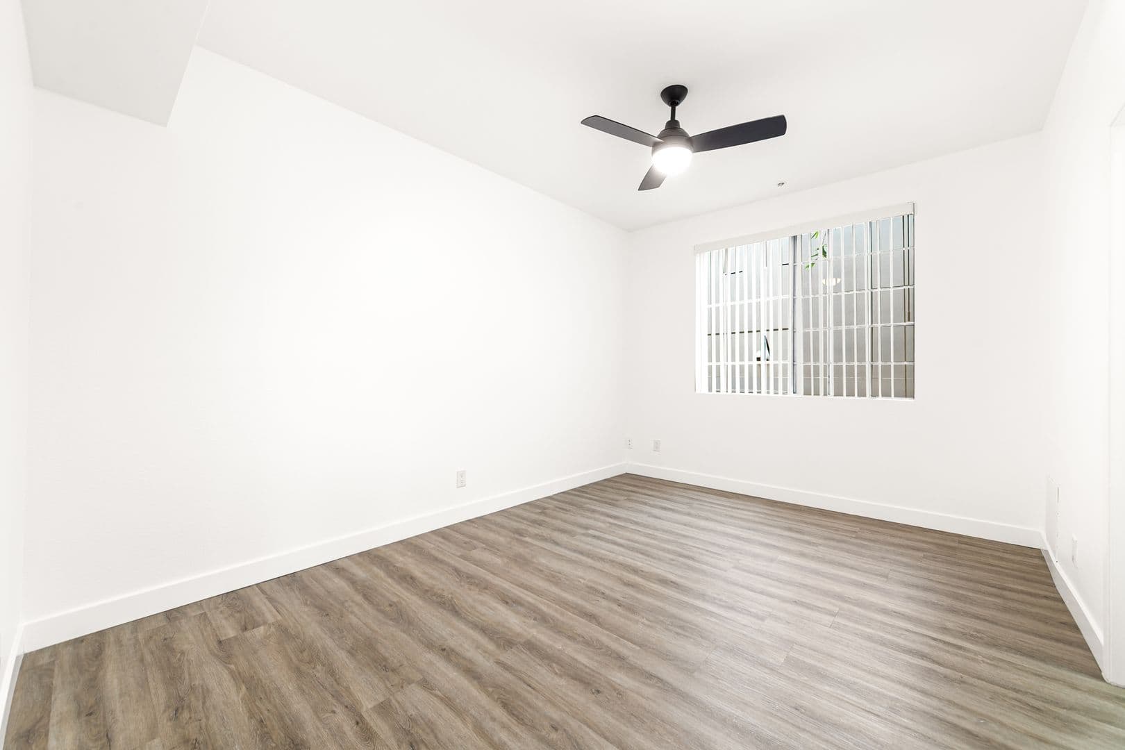 Los Angeles Apartment: 621 N. Bronson Ave
