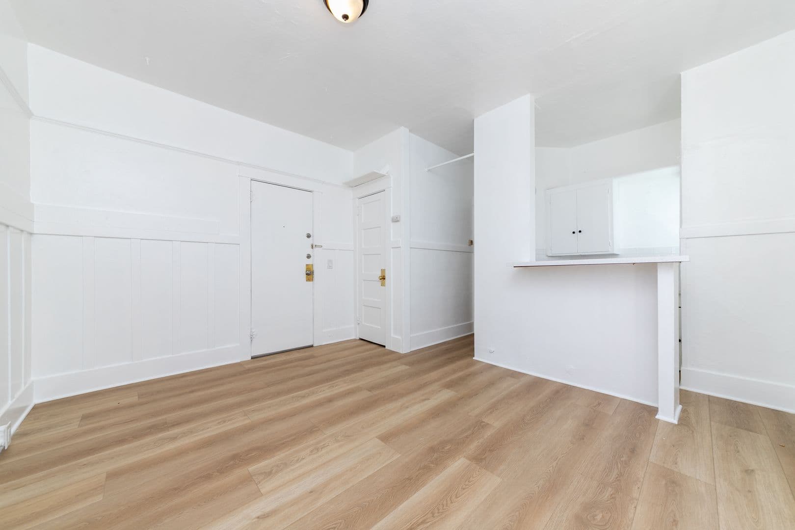 Venice Apartment: 39 24th Ave