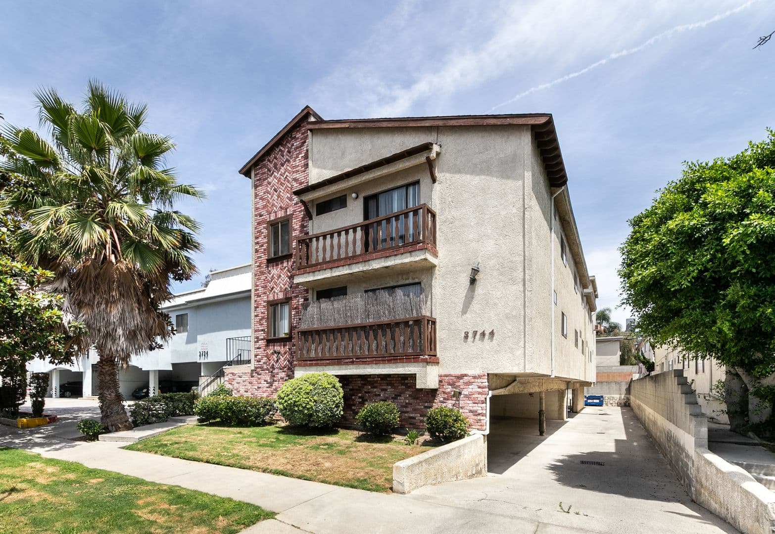 Los Angeles Apartment: 3744 Delmas Terrace