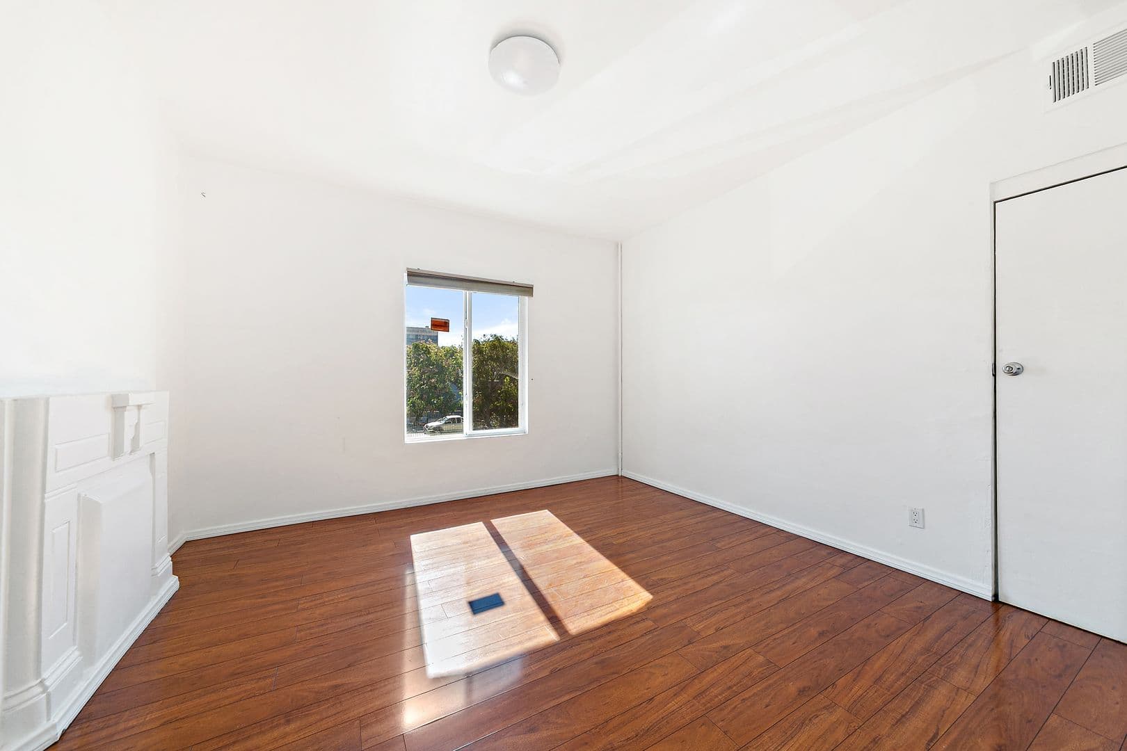 Los Angeles Apartment: Echandia