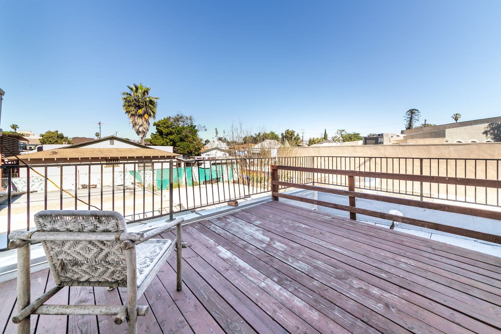 Los Angeles Apartment: Echandia