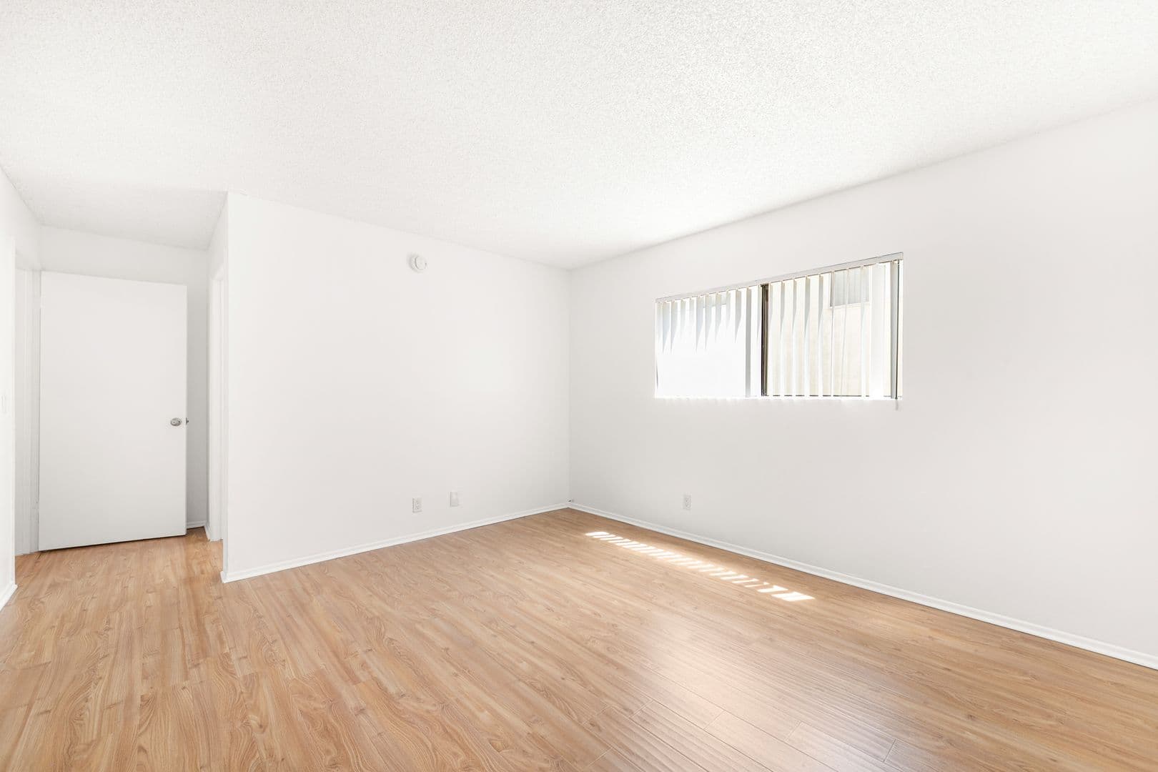 Los Angeles Apartment: 3744 Delmas Terrace